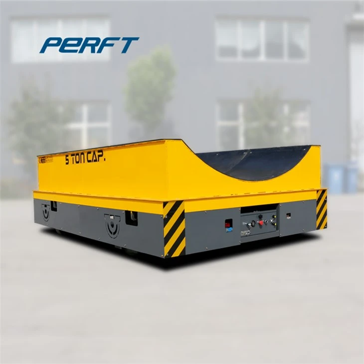 Voiture de transfert pour le transport de bobines d'acier